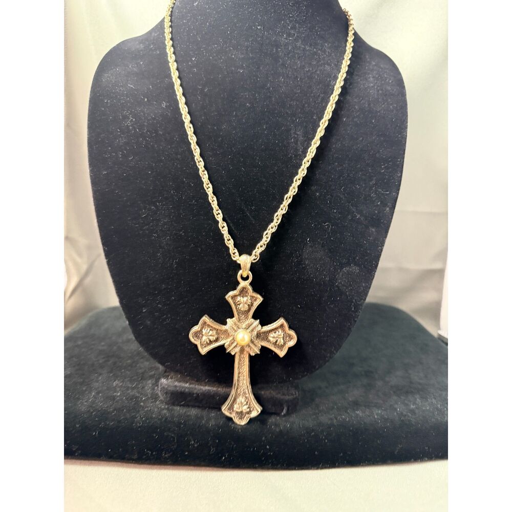 Vintage 1975 Limited Edition Sarah Coventry Cross Necklace